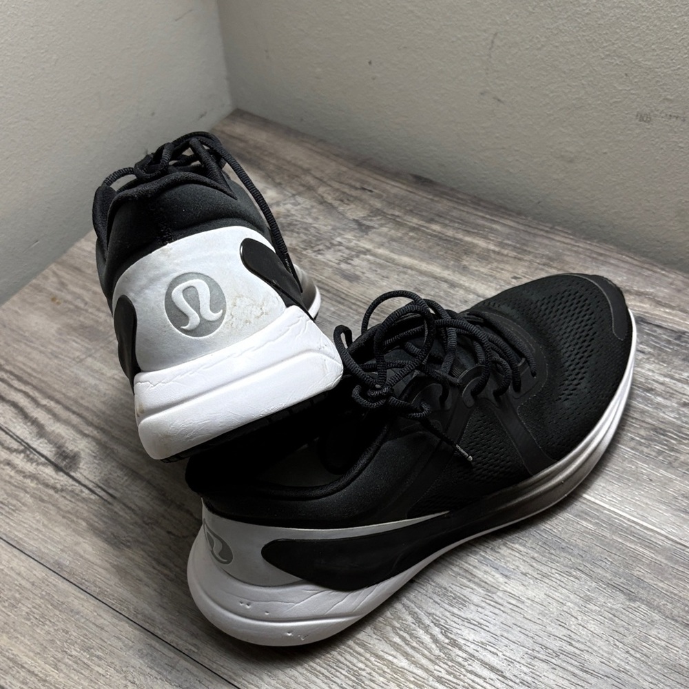 Lululemon Size Men’s 11 Black and White Athletic Sneakers Excellent Condition - Picture 9 of 12